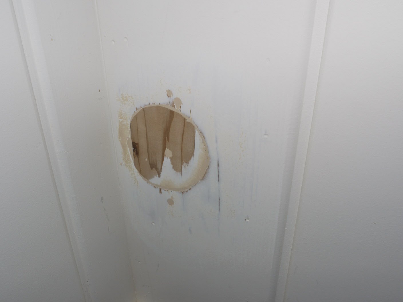 Drywall hole filler